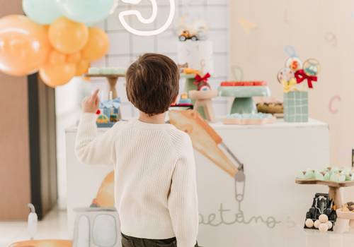 fotografia de aniversário infantil  de Aniversário de 5 anos do Caetano | Uma história contada em fotos desde o primeiro aninho
