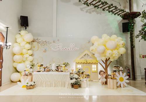 fotografia de aniversário infantil  de Aniversário de 1 Ano da Fiorella no Buffet Santa Arruaça de Arujá