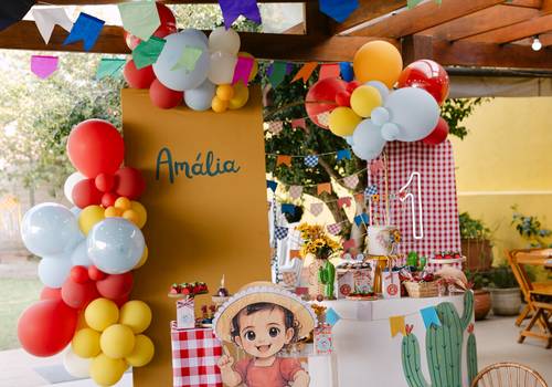 fotografia de aniversário infantil  de Aniversário de 1 Ano da Amália | Festa Junina no Quintal Pitangueiras em Mogi das Cruzes