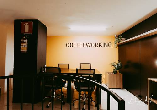 Arquitetura de  CoWorking Cooffe Working