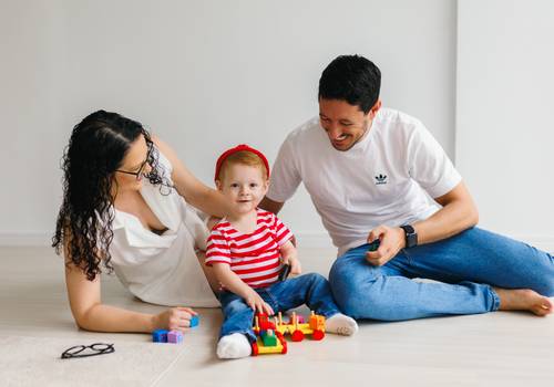 Ensaio de família de Ensaio de família em estúdio em Curitiba – Oliver 2 anos