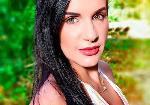 Ensaio de Thais Kaiser – Beleza e Encanto na Cachoeira de Tombos, MG 💦✨