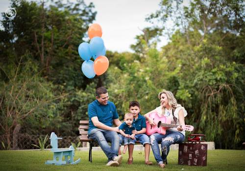 Crianças e bebês de Miguel 1 ano