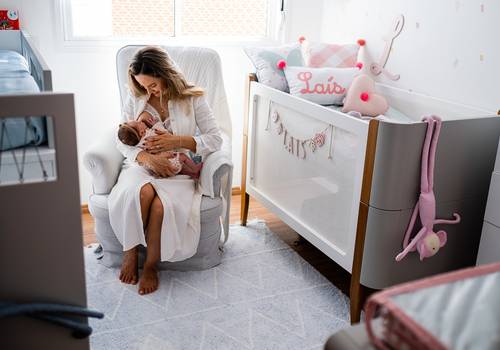 Newborn Lifestyle de Newborn em casa da Laís | Newborn Lifestyle | Curitiba