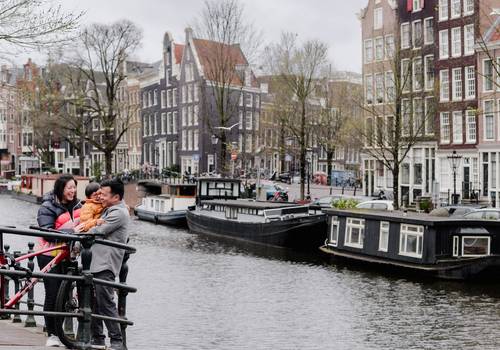 Vacation Photography of A Cozy Winter Session in Jordaan, with Privacy at the Heart of It