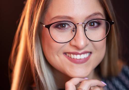 Retrato Profissional de Bruna - Advogada 