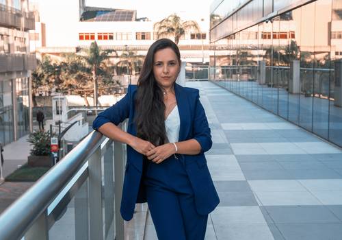 Corporativo de Priscila Almeida