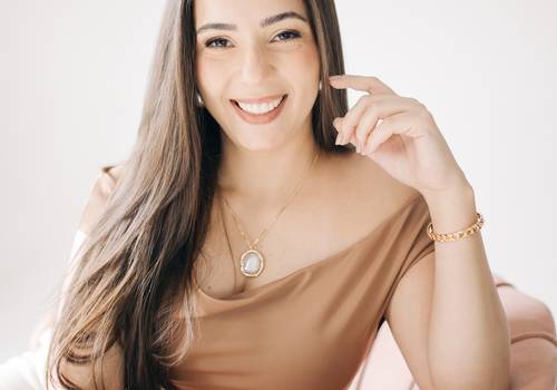 Branding de Dra Júlia Falarini - Médica Esteta