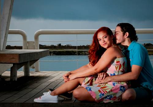 Casal de Ensaio de Casal - Noivos no Recife Antigo - Foto Rebecca Torquato