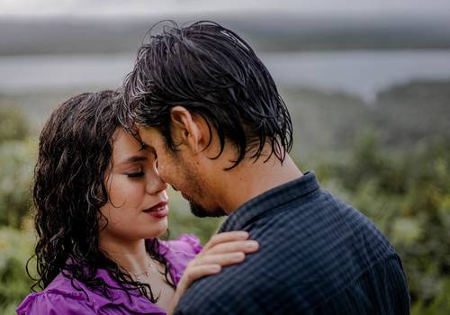 Casal de Ensaio na chuva Dan e Welligton