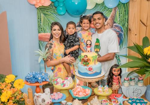 Infantil de 4 anos Vitoria e 2 anos Pietro