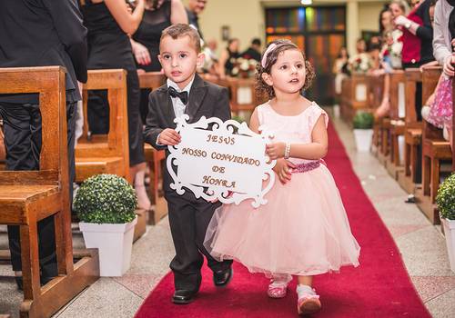10 Ideias de plaquinhas para entrada da noiva