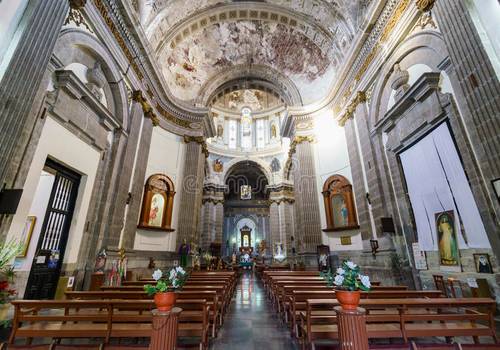 CASE EM UMA IGREJA HISTÓRICA  ⛪