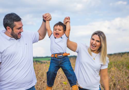 Ensaio Externo Infantil de Ensaio Pedro + Camila + Fabrício + vovó