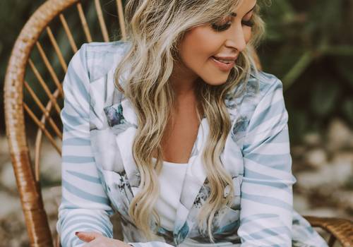 Feminino de Adriana Arydes