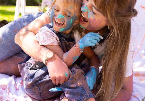 AQUARELA de Ensaio Mae e Filha com tintas - Arielly e Aurora