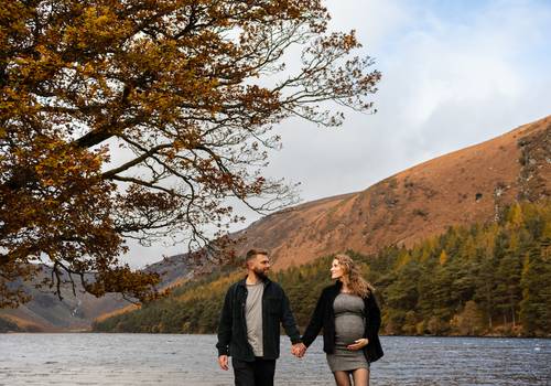 Family & Maternity Session of Maternity Photoshoot Julia & Rodrigo in Glendalough Lake 