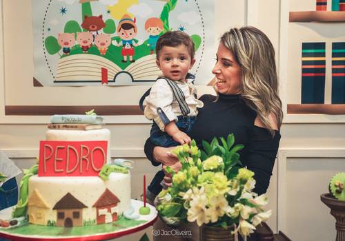 Aniversários de 1 ano do Pedro no mundo dos livros - aniversário infantil