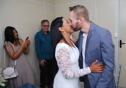 Casamento em cartório de Rosiane Nogueira e Johny Steffen