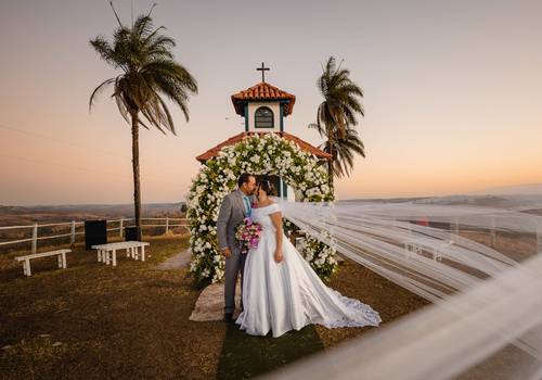 Casamento  de Lais e Jesiel Casamento na Capela Santo Antônio em Arapuá-MG