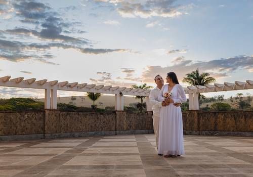 Pré Wedding de Claudiene e Gabriel Ensaio namorando no Hotel Tauá em Araxá