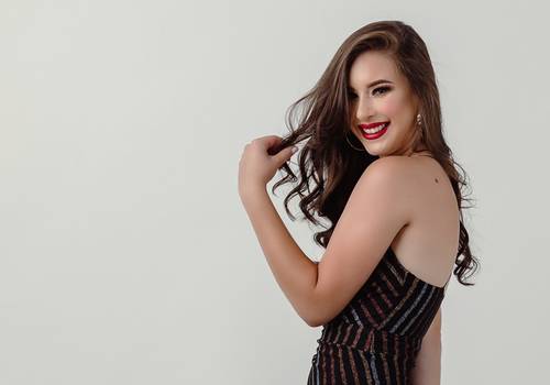 Estúdio de Ensaio Feminino no Estúdio - Quetlym