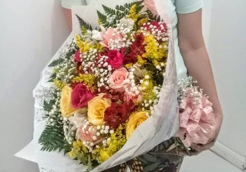 flores presentes de BUQUÊS E CESTAS DE FLORES