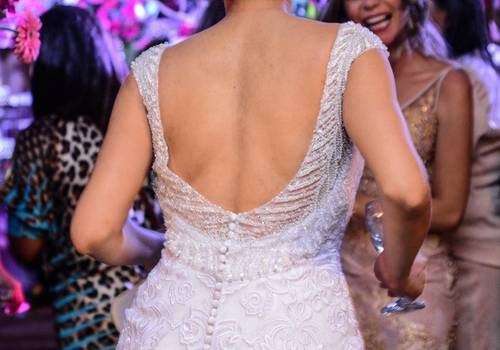 Devo tirar fotos com os convidados na festa?