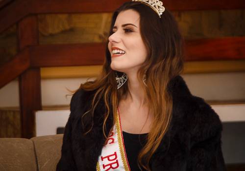 Retrato /institucional de Miss Roberta 