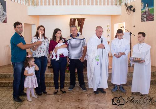 Batísmo de Batismo e consagração  Lívia - VSC.