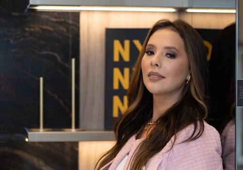 Retrato Feminino de Camila Menzote