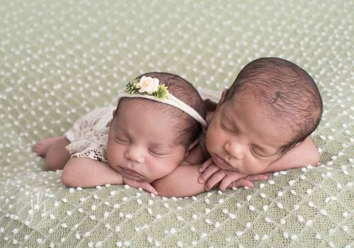 Newborn de Ensaio Newborn Gêmeos - Theo e Luiza