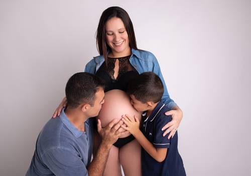 Gestante de Ensaio de Gestante em estúdio a espera de João Gabriel