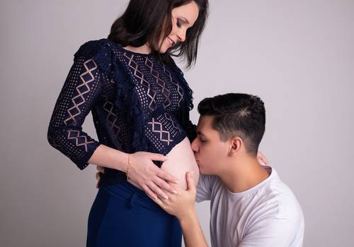 Gestante de Ensaio Gestante em Estúdio a espera de Gabriel