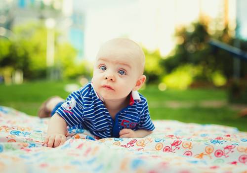 Infantil de Ensaio dos Trigêmeos