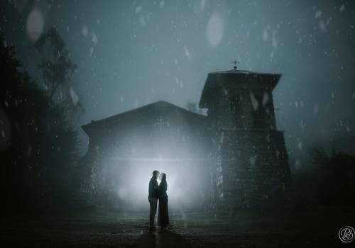 parejas de Vania y Carlos entre nubes y neblina