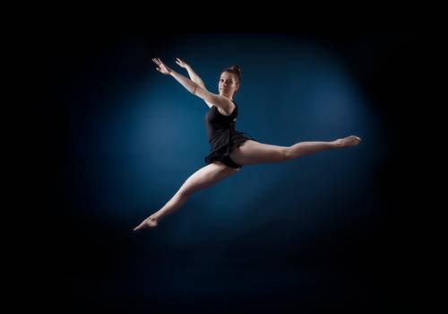 individual de Cynthia y Dani Bailando en el estudio 