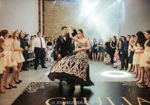 Debutante de Fotografia Debutante 15 Anos: Buffet São Paulo - Giulia