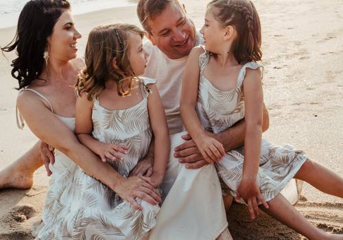 Familia de Ensaio Fotográfico Familia: Praia São Sebastião - Maely, Rodrigo, Ornella, e Antonella