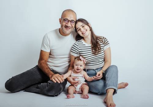 Familia de Ensaio Fotográfico Família e Acompanhamento - Estúdio Julia Rezende - Rebecca 5 meses (Thamara e Diego)
