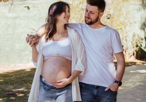 Gestante de Ensaio Fotográfico Gestante e Casal: Casa Jus Serra - Iza e Rafa
