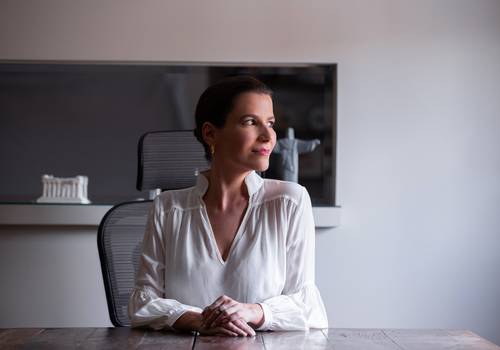 Corporativo de Aline Paulsen