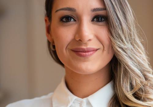 Corporativo de Alessandra Fonseca