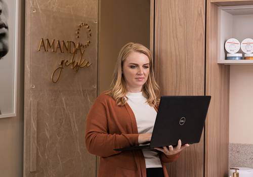 Corporativo de Amanda Gehrke