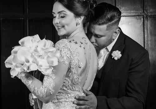 Casamentos na Igreja de Lari e Well