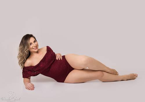 Figurinos Gestante de Body Marsala