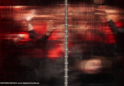 Artes Performativas de Era uma Vez Teatro - Feitas de ferro, desenhadas a carvão.  