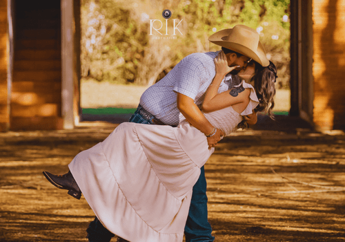 Casamentos de  Um maravilhoso ensaio de Juliana e Matheus entre campos e carinhos