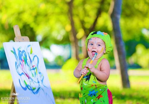 Ensaio Infantil de Hiago pintando o 7