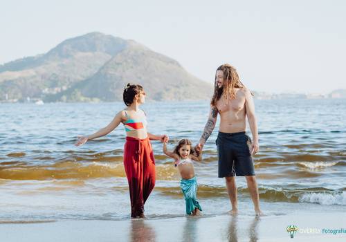 Infantil e Família  de Ensaio na Praia de Icaraí | 3 anos da Ágatha 